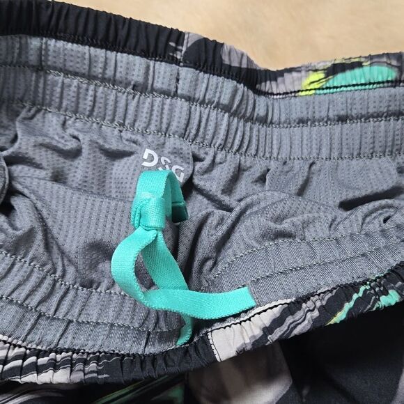 DSG 7" RUN SHORT SHORTS, SIZE LARGE - NEW - Picture 5 of 9